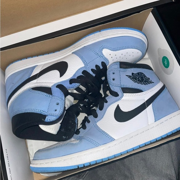 Jordan 1s unc - Picture 2 of 4